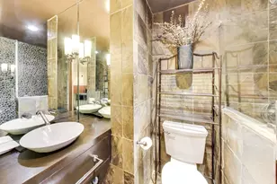 260 E Chestnut St, Chicago, IL 60611 - Photo 16