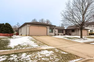 904 Harvest Trail, Yorkville, IL 60560 - Photo 2