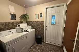 8301 W Oconnor Dr, River Grove, IL 60171 - Photo 10