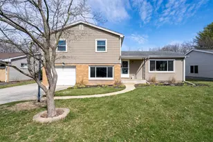 600 Sheridan Rd, Normal, IL 61761 - Photo 2