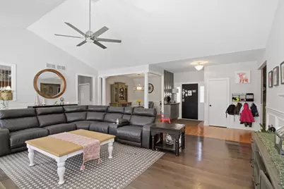 1022 Rosewood Drive, Carpentersville, IL 60110 - Photo 8