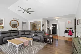 1022 Rosewood Dr, Carpentersville, IL 60110 - Photo 8