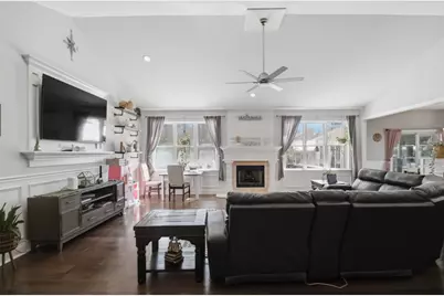 1022 Rosewood Drive, Carpentersville, IL 60110 - Photo 12