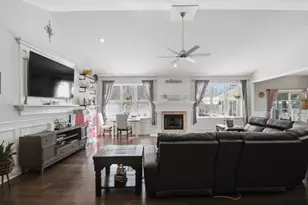 1022 Rosewood Dr, Carpentersville, IL 60110 - Photo 12