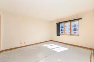 555 S River Rd, Des Plaines, IL 60016 - Photo 16