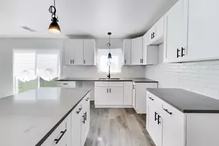 142 W 156th Pl, Harvey, IL 60426 - Photo 10