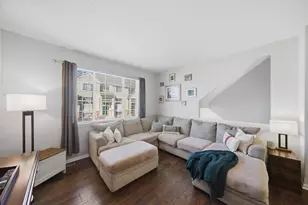 542 Cary Woods Cir, Cary, IL 60013 - Photo 4