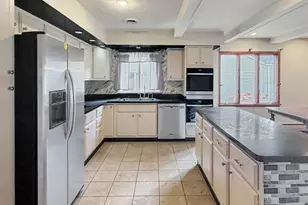 1318 Ridgefield Rd, Freeport, IL 61032 - Photo 12