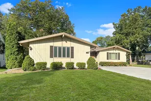 1318 Ridgefield Rd, Freeport, IL 61032 - Photo 2