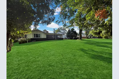 1318 Ridgefield Road, Freeport, IL 61032 - Photo 6