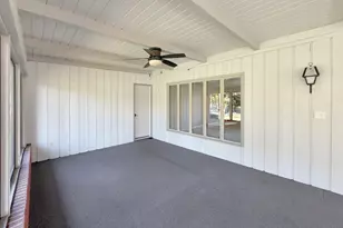 1318 Ridgefield Rd, Freeport, IL 61032 - Photo 8