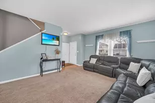 2418 Montclair Ln, Montgomery, IL 60538 - Photo 2