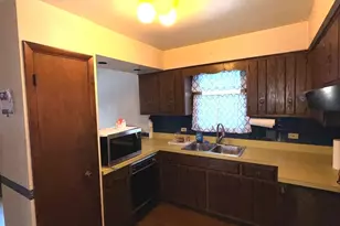 18136 Oakwood Ave, Lansing, IL 60438 - Photo 4