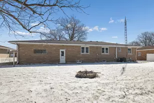 635 N Elm St, Herscher, IL 60941 - Photo 16