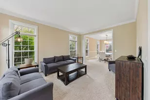 385 N Chalary Ct, Palatine, IL 60067 - Photo 4