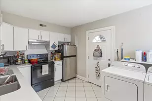 2032 W Birchwood Ave, Chicago, IL 60645 - Photo 8