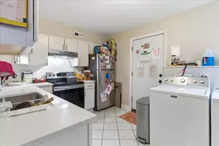 2032 W Birchwood Ave, Chicago, IL 60645 - Photo 10