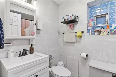 2032 W Birchwood Avenue, Chicago, IL 60645 - Photo 4