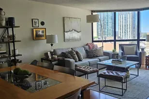 33 W Delaware Pl, Chicago, IL 60610 - Photo 2