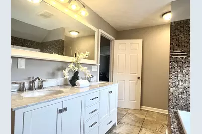 7113 Clarendon Hills Road, Darien, IL 60561 - Photo 34