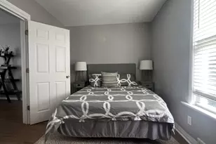 7113 Clarendon Hills Rd, Darien, IL 60561 - Photo 12