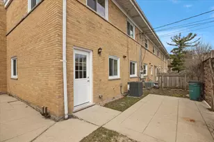6745 N St Louis Ave, Lincolnwood, IL 60712 - Photo 24