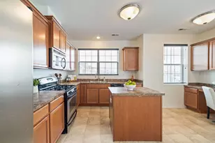 10225 Mulberry Ln, Bridgeview, IL 60455 - Photo 8