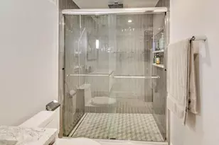 100 E Huron St, Chicago, IL 60611 - Photo 22