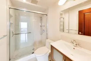 100 E Huron St, Chicago, IL 60611 - Photo 18