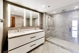 100 E Huron St, Chicago, IL 60611 - Photo 14