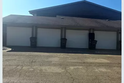 703 Garden Circle #3, Streamwood, IL 60107 - Photo 2