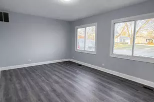 5522 W Celebrity Cir, Hanover Park, IL 60133 - Photo 8