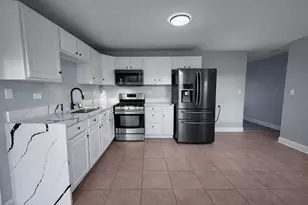 5522 W Celebrity Cir, Hanover Park, IL 60133 - Photo 4