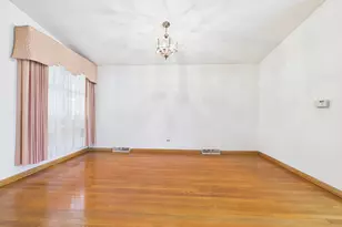 9275 Clancy Dr, Des Plaines, IL 60016 - Photo 8