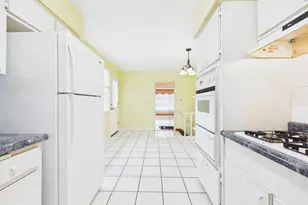 9275 Clancy Dr, Des Plaines, IL 60016 - Photo 12