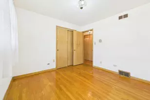 9275 Clancy Dr, Des Plaines, IL 60016 - Photo 18