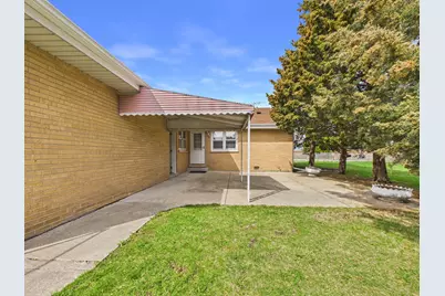 9275 Clancy Drive, Des Plaines, IL 60016 - Photo 32