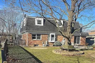 533 N Beck Rd, Lindenhurst, IL 60046 - Photo 2