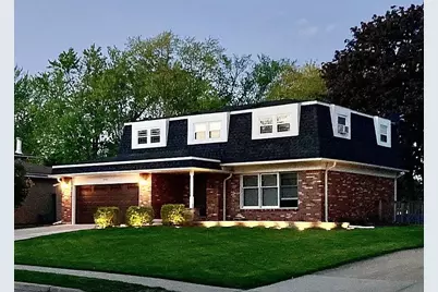 533 N Beck Road, Lindenhurst, IL 60046 - Photo 1