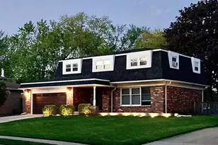 533 N Beck Rd, Lindenhurst, IL 60046 - Photo 1