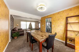 533 N Beck Rd, Lindenhurst, IL 60046 - Photo 6