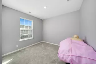 1004 Atterberg Rd, South Elgin, IL 60177 - Photo 14