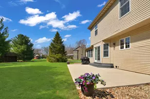 104 Hunter Ct, Hudson, IL 61748 - Photo 72