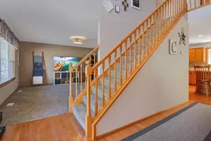 104 Hunter Ct, Hudson, IL 61748 - Photo 8