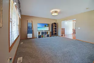 104 Hunter Ct, Hudson, IL 61748 - Photo 12