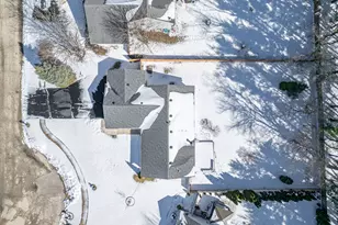 5815 Candover Rd, Loves Park, IL 61111 - Photo 4