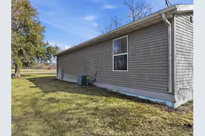 23007 Lovell Road, Sycamore, IL 60178 - Photo 12