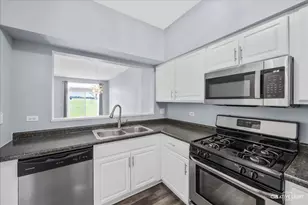 1869 Misty Ridge Ln, Aurora, IL 60503 - Photo 4