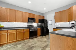 6577 Pine Lake Dr, Tinley Park, IL 60477 - Photo 2
