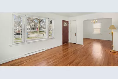 995 S Swain Avenue, Elmhurst, IL 60126 - Photo 2